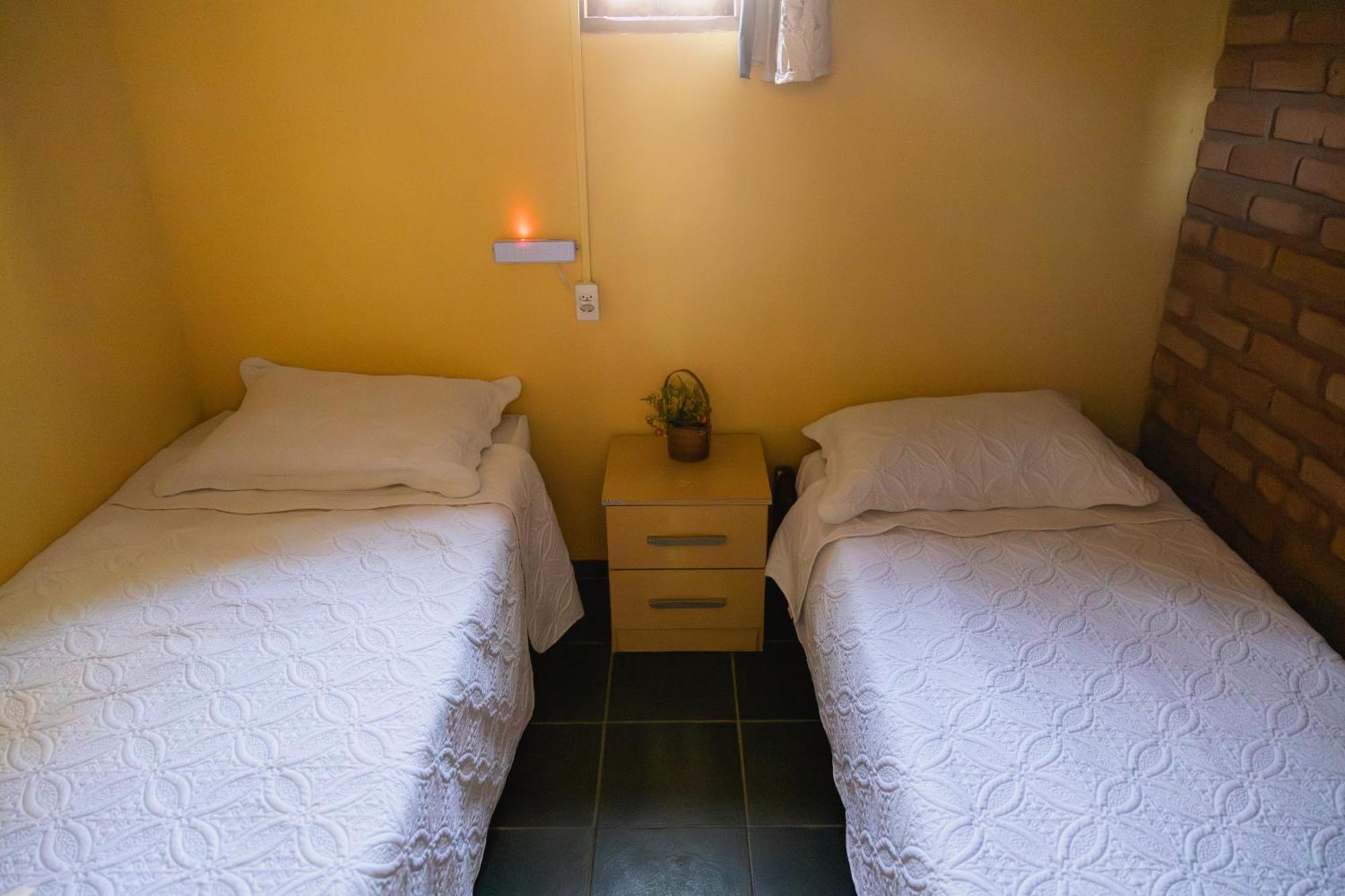Hostel Yellow House Mg Itamonte Exterior photo